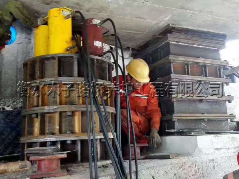 鹤岗--鹤大高速--桥梁整体增高图片2