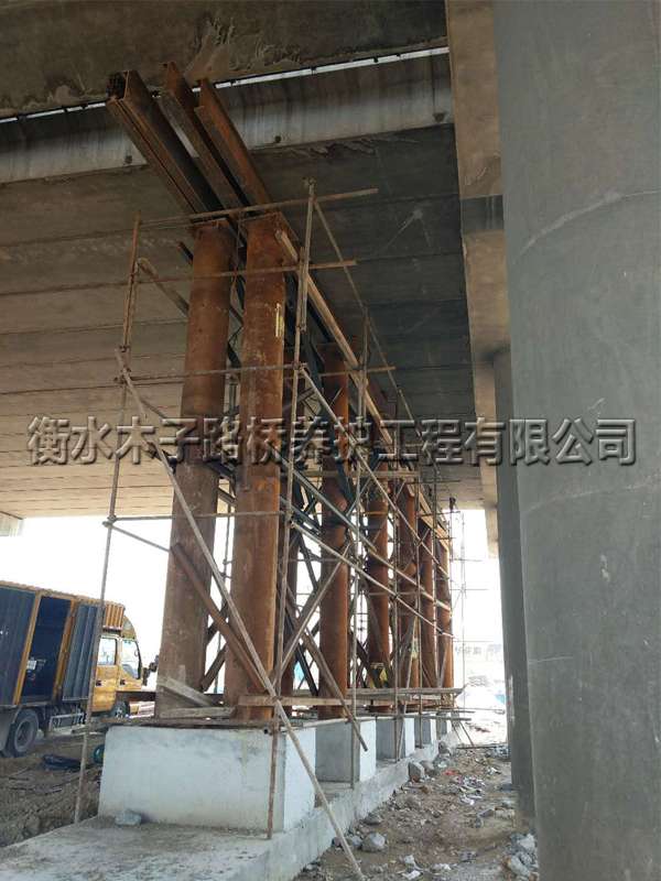 济南--盖梁截面加大