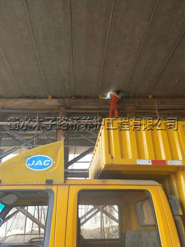 济南--盖梁截面加大图片4