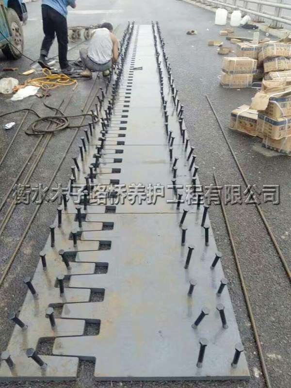 宜昌--花溪路市政--伸缩缝安装